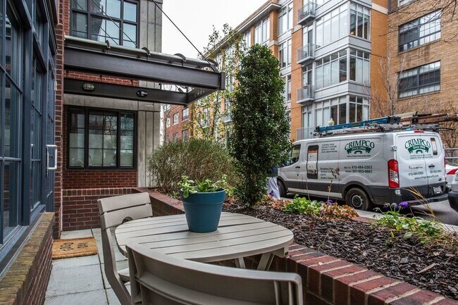 Building Photo - Logan Circle Loft with Garage Parking!