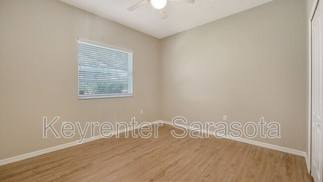 Building Photo - 4010 Green Tree Ave