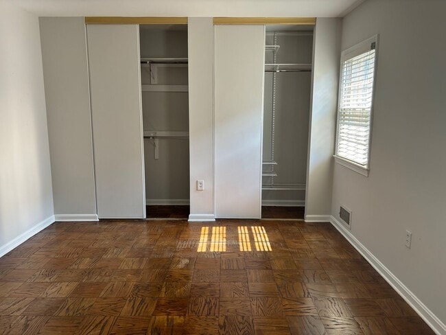 Building Photo - 1037 N Pitt St