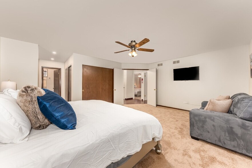 Building Photo - 8501 Loveland Ln