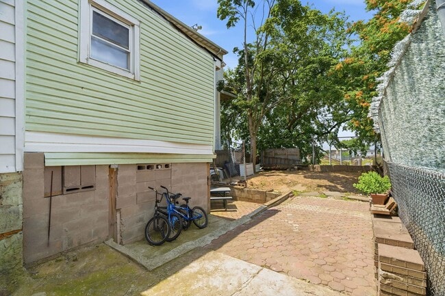 Building Photo - 6605 Durham Ave