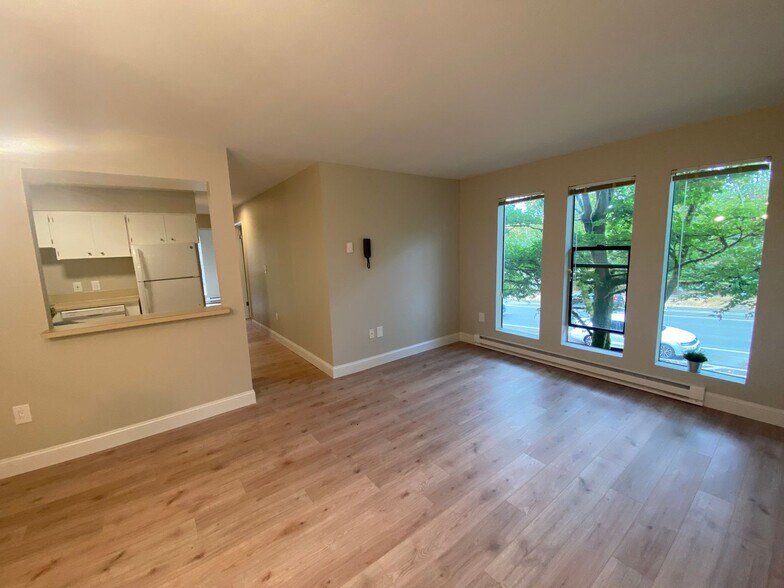 Interior Photo - Capitol Crest