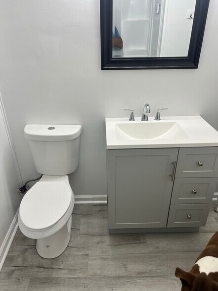 Building Photo - 729 Glensford Dr