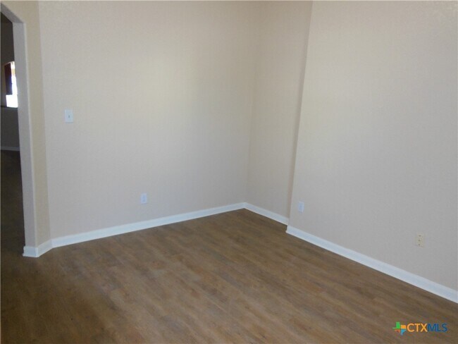 Building Photo - 455 Roadrunner Ave