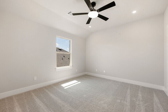 Building Photo - 1221 Woodflower Dr