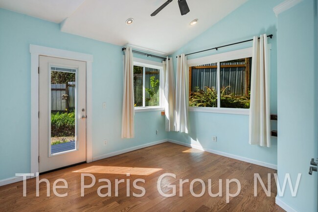 Building Photo - Adorable 3br, 2ba West Seattle Remodel * B...