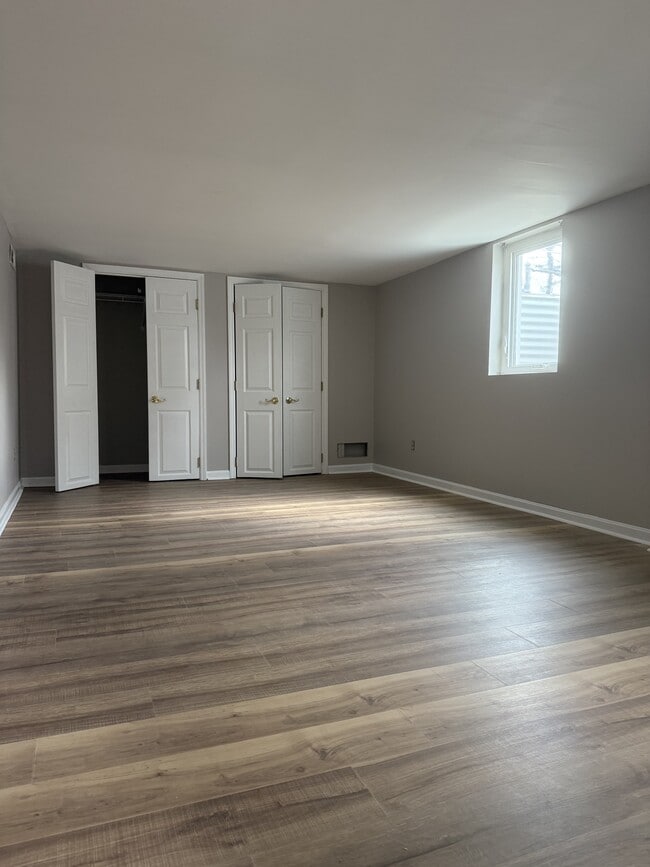 Building Photo - 9515 Railroad Ave