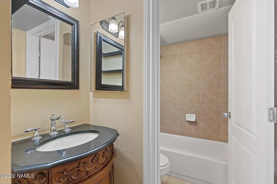 Building Photo - 3200 S Litzler Dr