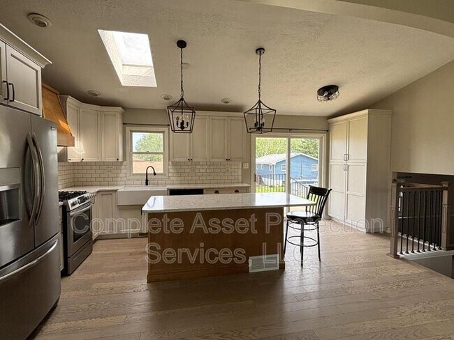 Building Photo - 6904 W 85th Pl
