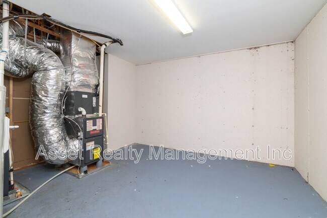 Building Photo - 1217 Dreamview Ln
