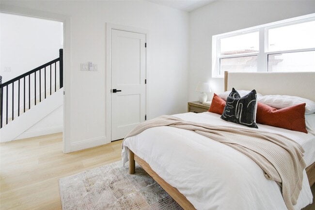 Building Photo - 1214 W 24th St