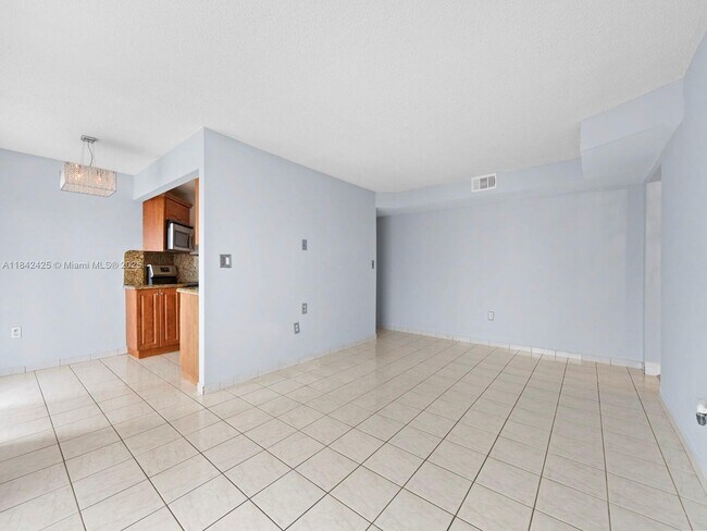 Building Photo - 1820 W 53rd St