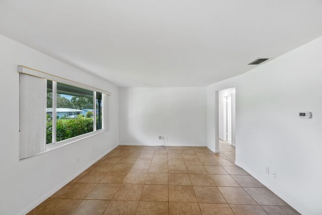 Building Photo - Move In Ready 3/2