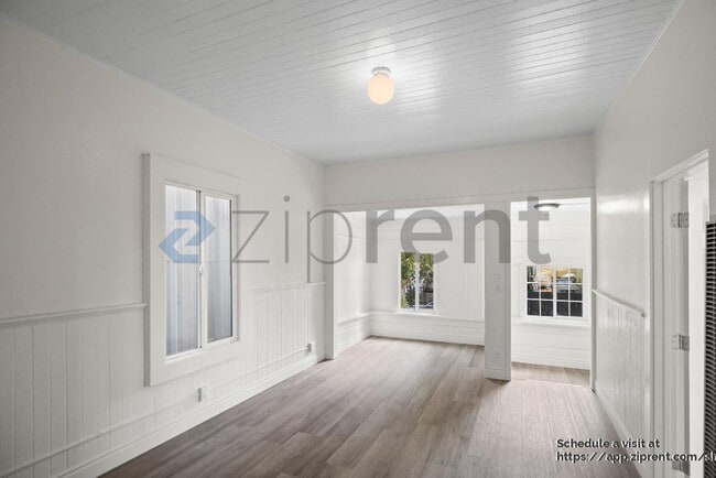 Building Photo - 833 36th Ave