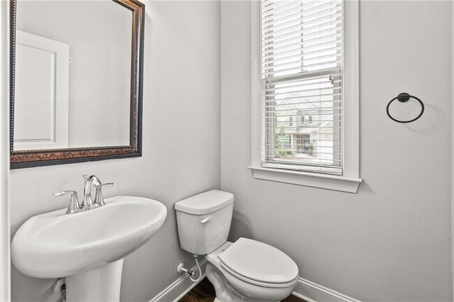 Building Photo - 4435 Donahue Ave