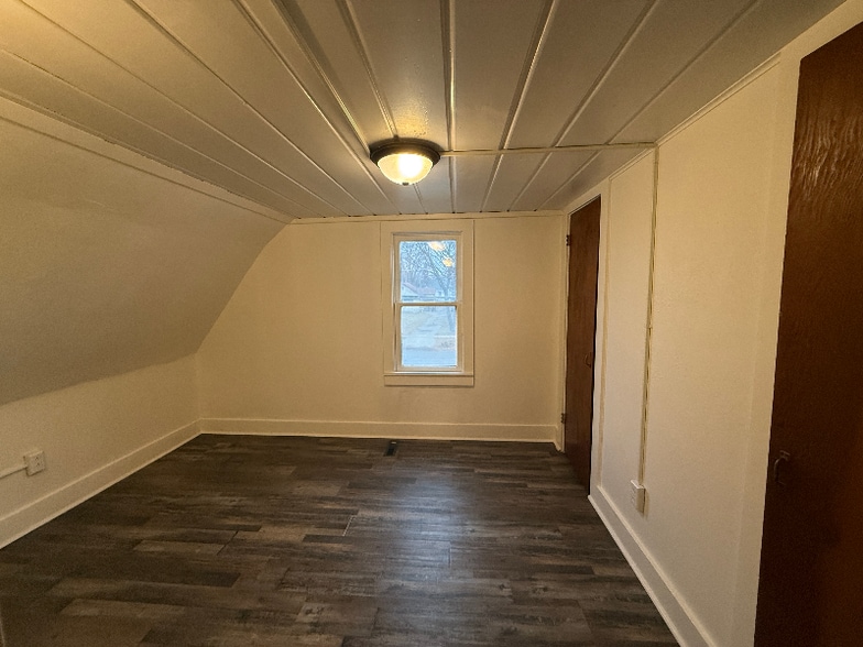 Building Photo - 1324 Kenwood Ave