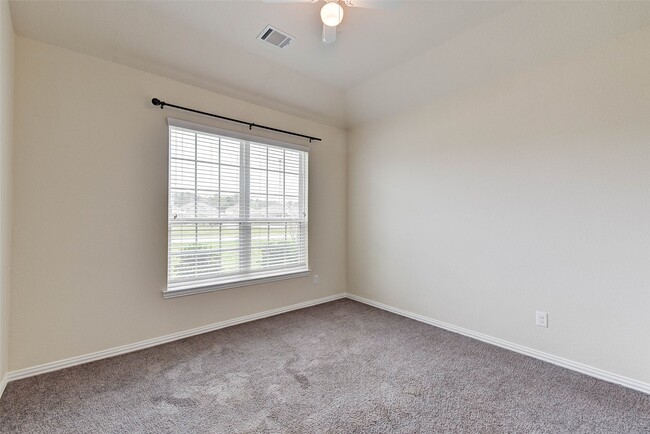 Building Photo - 84 Linnwood Dr