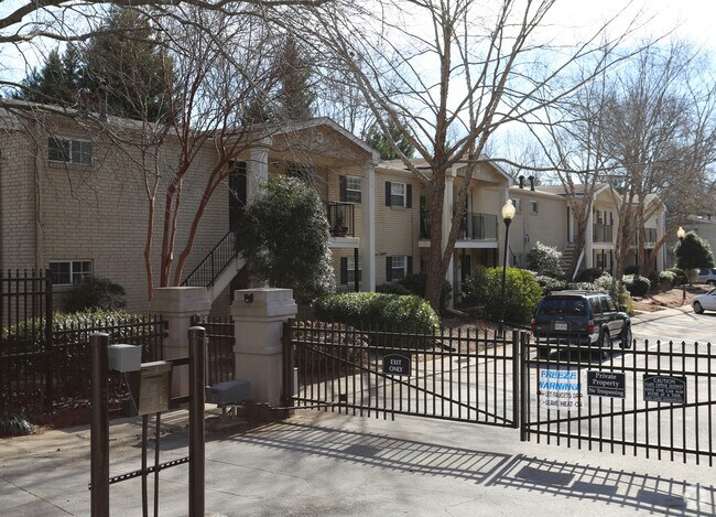 Building Photo - Woods Crossing Of Buckhead