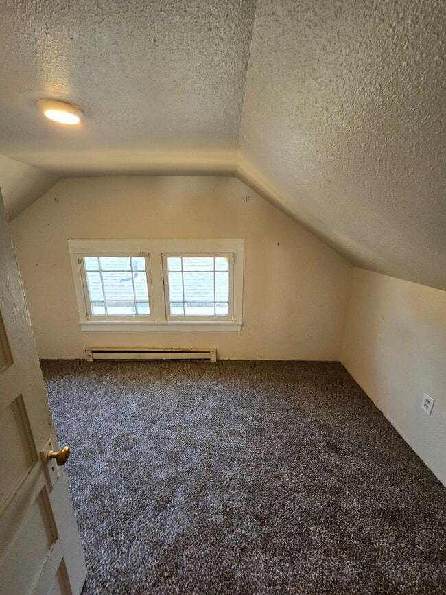 Building Photo - Central Spokane 4 BR/ 1 BA Home