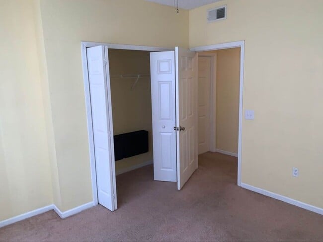Building Photo - 2 bedroom 2 bath Condo  with Balcony in La...