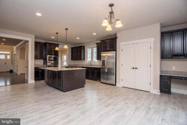 Building Photo - 6928 Regent Ln