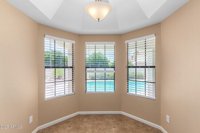 Building Photo - 6121 E Saddleback St