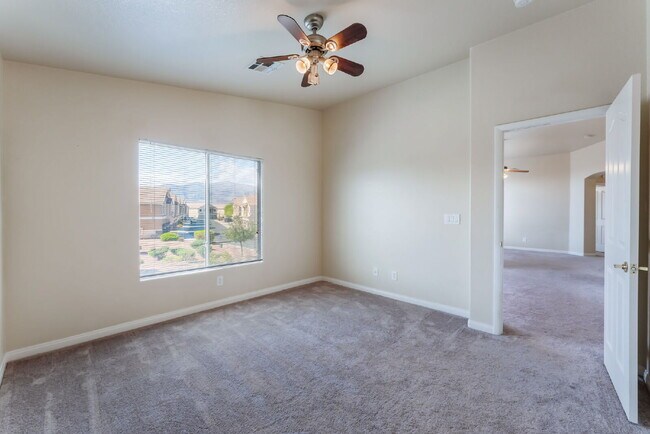 Building Photo - Gated Community Townhome 2 bedroom, 2 bathroom, 1 car garage