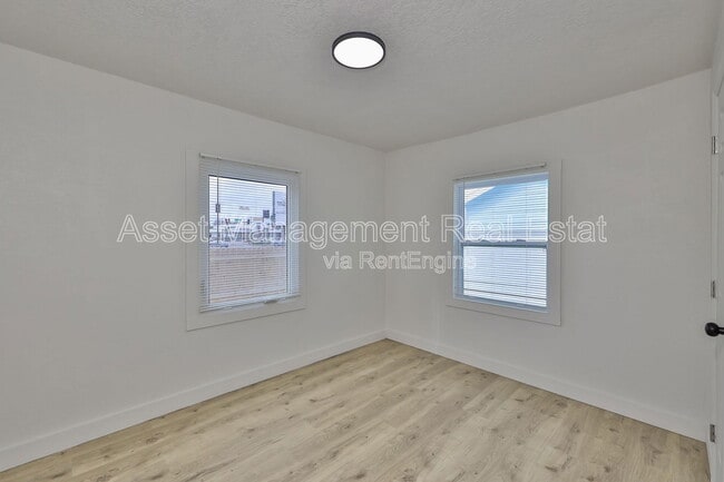 Building Photo - 875 53rd Terrace N