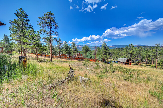 Building Photo - 205 Sioux Trail