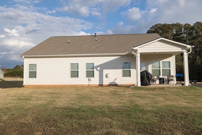 Building Photo - 1420 Day Dr