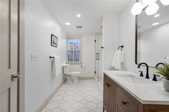 Building Photo - 214 Camp St