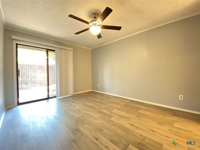 Building Photo - 1202 Thorpe Ln