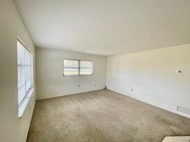 Building Photo - 359 Braden Ave