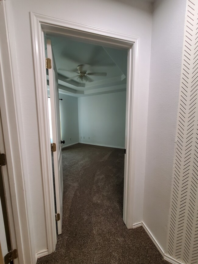 Building Photo - 721 Sonesta Dr
