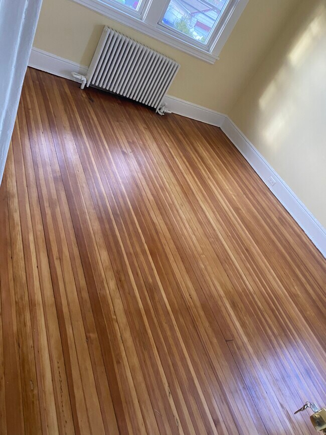 Building Photo - 110 Chauncey Ave