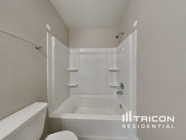 Building Photo - 652 Totem Trail Dr