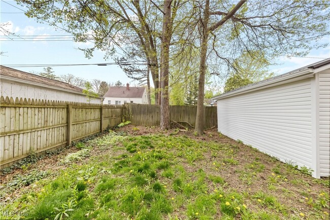 Building Photo - 2580 Whitelaw St