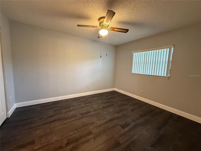 Building Photo - 3802 N Oak Dr