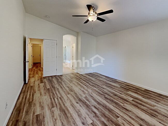 Building Photo - 3840 E Heather Ct