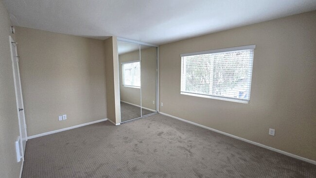 Building Photo - 542-546 3rd St