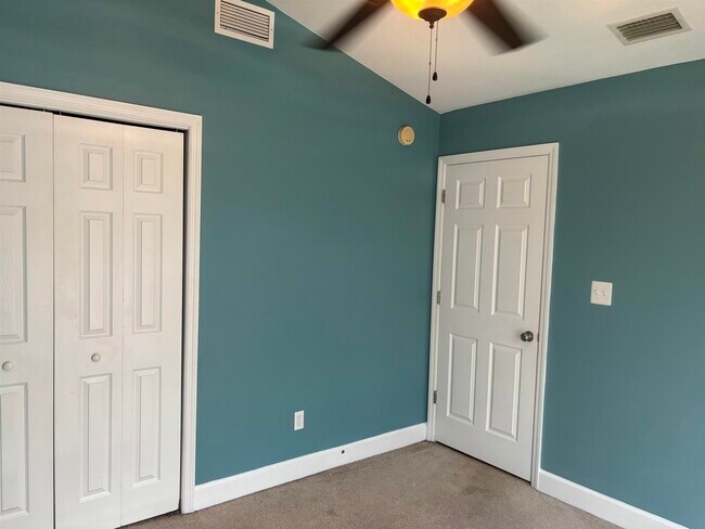 Building Photo - 5261 Montejo Dr