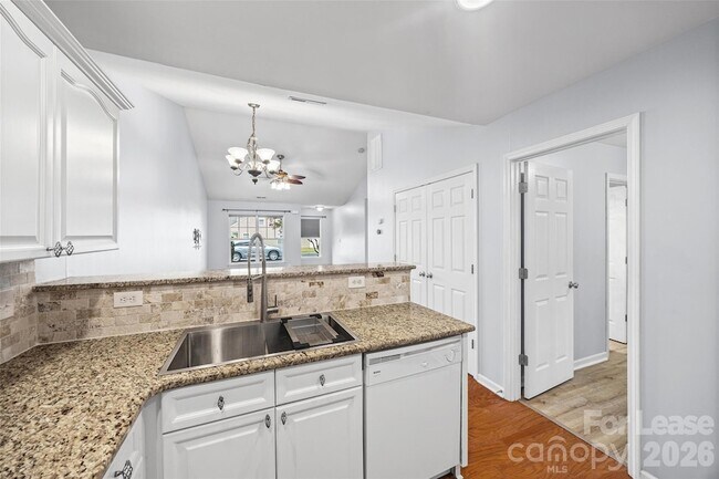 Building Photo - 2052 Shady Pond Dr