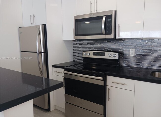 Building Photo - 4109 N Ocean Dr