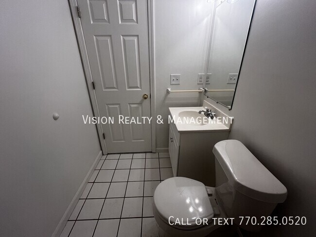 Building Photo - 64 Wooddale Ln