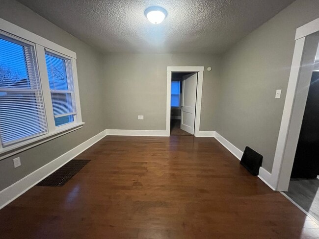 Building Photo - 2506 Clara Ave