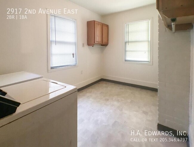 Building Photo - 2917 2nd E Ave