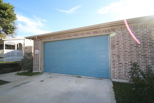 Building Photo - 8029-8031 Arbor
