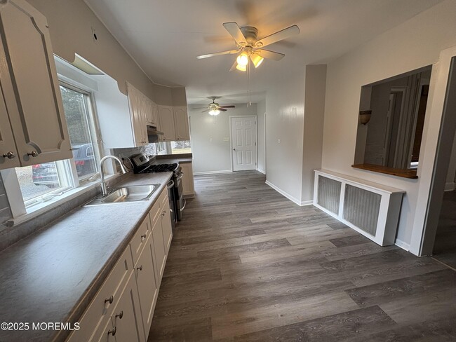 Building Photo - 479 Line Rd