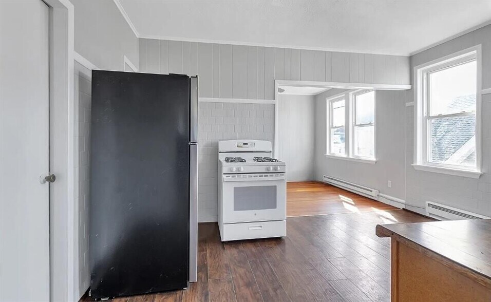 Building Photo - 109 Pocasset Ave