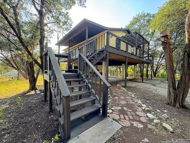 Building Photo - 776 Lookout Dr